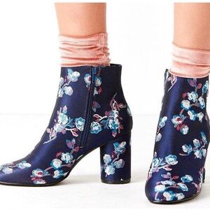 Urban outfitters floral brocade Navy Ankle Boots size 7